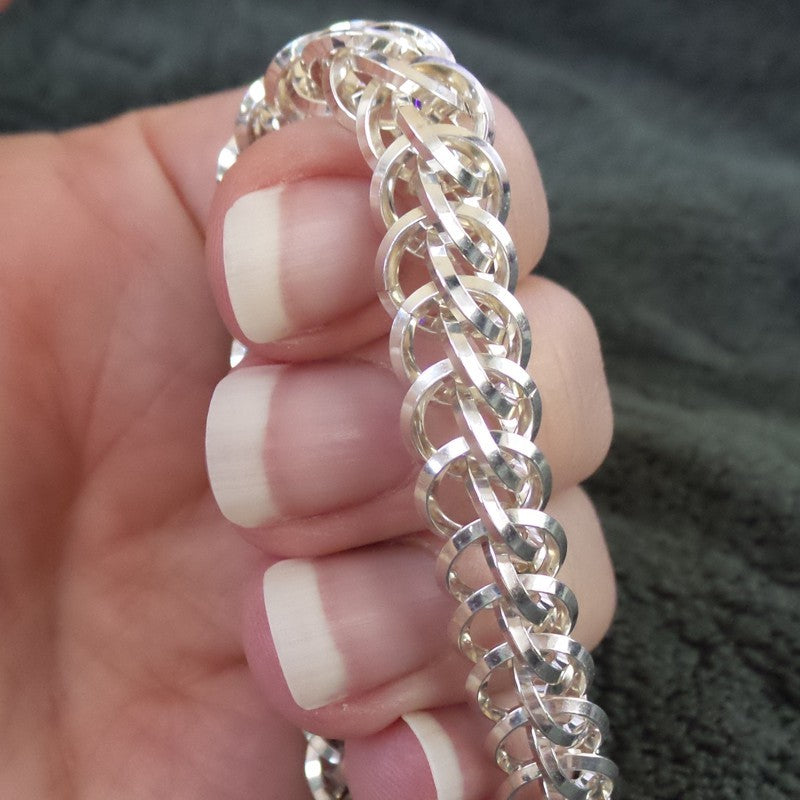 Half Persian 3-in-1 DI 16g bracelet in hand