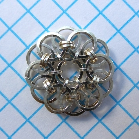 Wallflowers in square rings, photo 1